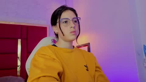 Snapshot of moon_winy chatting on April 2026 11:20:01 AM Winy online show from April 2026 11:20:01 AM
