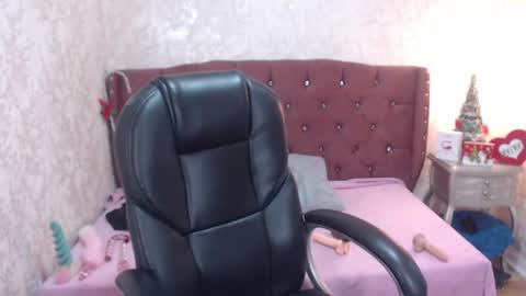 Charlotte online show from December 2024 07:21:02 PM