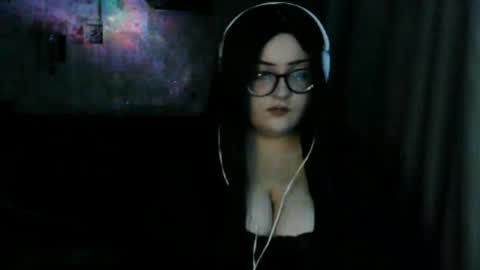 moonfairy2 online show from April 2026 06:25:01 PM