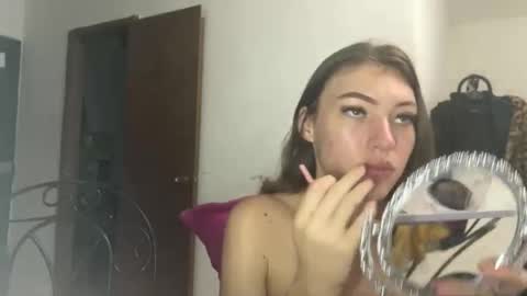 moonfoox online show from April 2026 07:05:01 PM