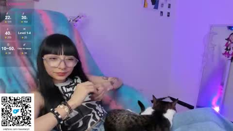 MOON  online show from October 2025 01:13:01 AM