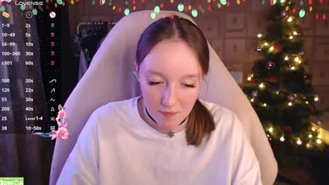 Snapshot of moonlish_siren chatting on December 2024 01:04:02 AM Katrin online show from December 2024 01:04:02 AM