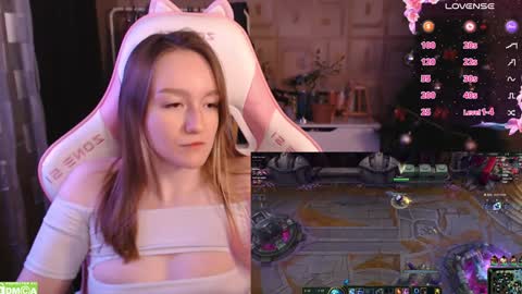 Snapshot of moonlish_siren chatting on January 2025 06:40:01 PM Katrin online show from January 2025 06:40:01 PM