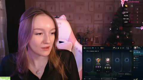 Snapshot of moonlish_siren chatting on January 2025 10:37:01 PM Katrin online show from January 2025 10:37:01 PM