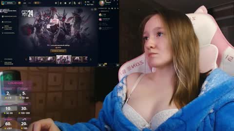 Snapshot of moonlish_siren chatting on September 2025 09:05:02 PM Katrin online show from September 2025 09:05:02 PM