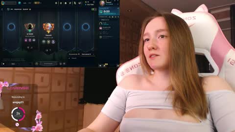 Snapshot of moonlish_siren chatting on October 2025 06:38:02 PM Katrin online show from October 2025 06:38:02 PM