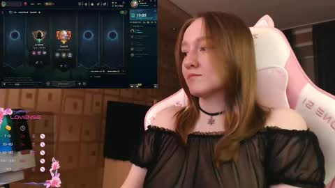Snapshot of moonlish_siren chatting on October 2025 08:18:01 PM Katrin online show from October 2025 08:18:01 PM