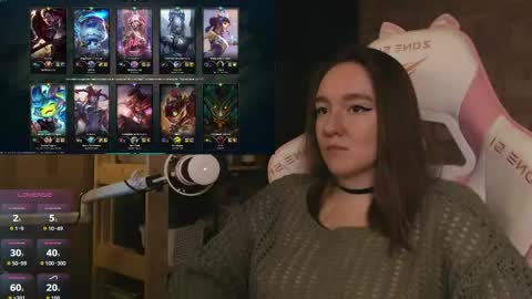 Snapshot of moonlish_siren chatting on May 2026 09:43:01 PM Katrin online show from May 2026 09:43:01 PM