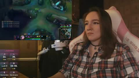 Snapshot of moonlish_siren chatting on June 2026 09:37:01 PM Katrin online show from June 2026 09:37:01 PM
