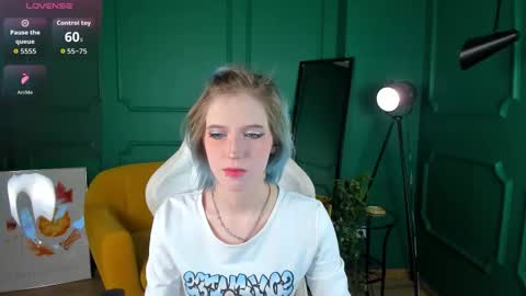 Snapshot of moonlitasuna chatting on October 2025 01:33:02 PM Asuna online show from October 2025 01:33:02 PM