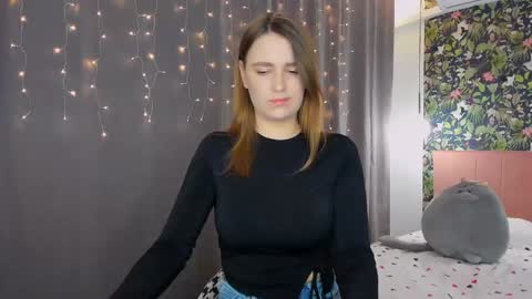 Snapshot of moonshineee_ chatting on December 2024 06:06:02 PM Monica online show from December 2024 06:06:02 PM