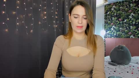 Snapshot of moonshineee_ chatting on December 2024 05:48:01 PM Monica online show from December 2024 05:48:01 PM