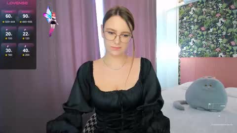 Snapshot of moonshineee_ chatting on September 2025 06:35:02 AM Monica online show from September 2025 06:35:02 AM