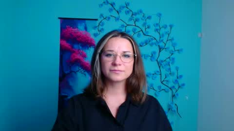 Susanna online show from November 2025 12:05:02 PM