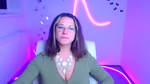 Susanna online show from December 2025 06:37:02 PM