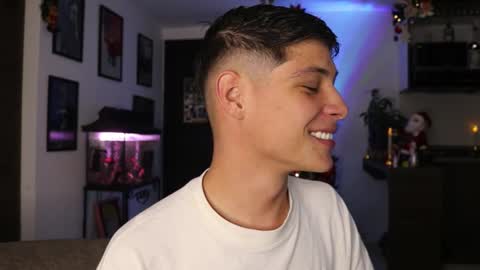 Snapshot of morgan_hiller chatting on December 2024 10:47:02 PM online show from December 2024 10:47:02 PM