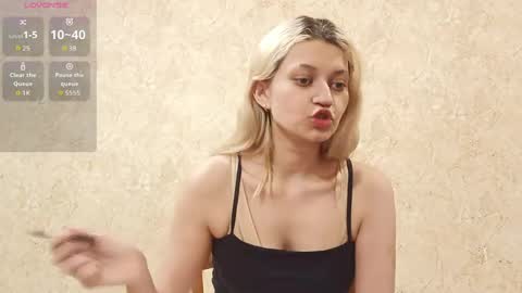 Eva is here now  help me get 50 thumbs up pls  online show from April 2026 07:19:01 PM