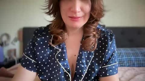 Snapshot of mossy_mommy chatting on May 2026 12:43:02 PM Mossy Mommy online show from May 2026 12:43:02 PM