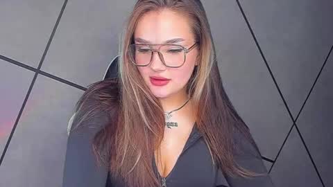 Carolina online show from October 2025 03:45:01 PM