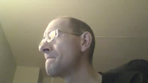 Snapshot of moviem1978 chatting on January 2025 05:10:01 PM Frederik online show from January 2025 05:10:01 PM