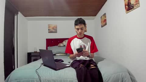 Snapshot of mr_andresr chatting on January 2025 03:23:02 AM Andy online show from January 2025 03:23:02 AM