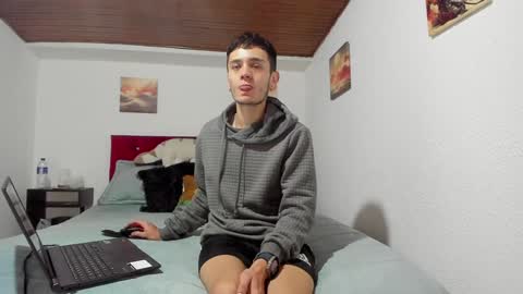 Snapshot of mr_andresr chatting on January 2025 03:45:01 AM Andy online show from January 2025 03:45:01 AM