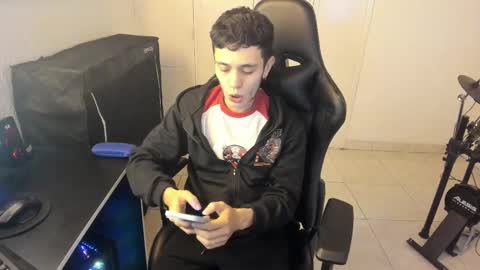 Snapshot of mr_andresr chatting on February 2025 09:31:01 PM Andy online show from February 2025 09:31:01 PM