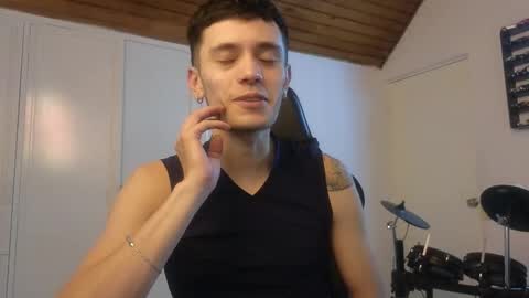 Snapshot of mr_andresr chatting on September 2025 01:29:02 AM Andy online show from September 2025 01:29:02 AM