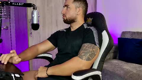 Snapshot of mr_david_cox chatting on February 2025 11:44:02 AM David online show from February 2025 11:44:02 AM