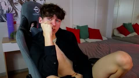 Snapshot of mr_lucky_guy chatting on February 2025 10:43:02 PM Kris online show from February 2025 10:43:02 PM