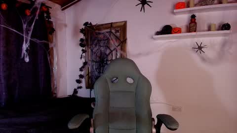 MIKEE online show from October 2025 03:07:02 AM