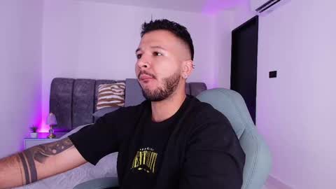 MIKEE online show from November 2025 03:06:01 AM