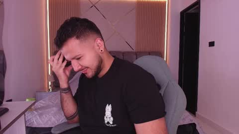 MIKEE online show from February 2026 03:02:01 AM