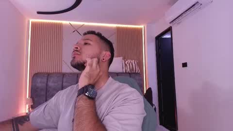 MIKEE online show from February 2026 03:05:01 AM