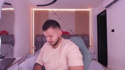 MIKEE online show from March 2026 03:08:01 AM