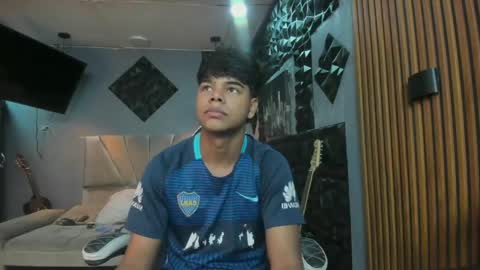 mr_mois online show from April 2026 05:57:01 AM