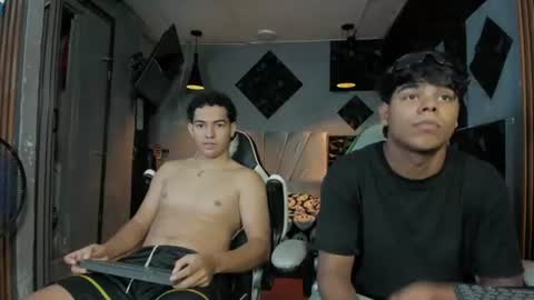 mr_mois online show from July 2026 07:23:02 AM