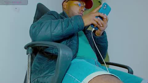 Snapshot of mr_santos01 chatting on March 2026 05:13:01 AM Santos online show from March 2026 05:13:01 AM
