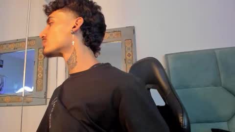 Snapshot of mr_strike chatting on November 2025 03:05:02 AM MR online show from November 2025 03:05:02 AM