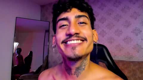 Snapshot of mr_strike chatting on November 2025 03:05:02 AM MR online show from November 2025 03:05:02 AM