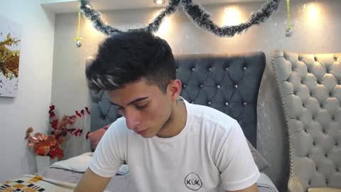 Snapshot of mr_williseo chatting on December 2024 08:12:02 PM williseo online show from December 2024 08:12:02 PM