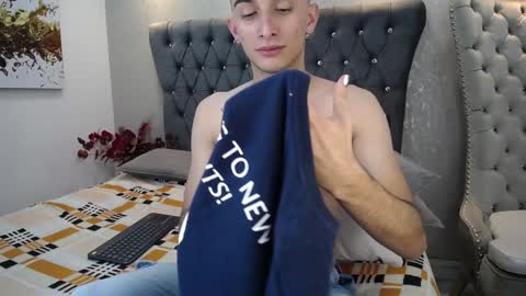 Snapshot of mr_williseo chatting on January 2025 02:02:01 AM williseo online show from January 2025 02:02:01 AM