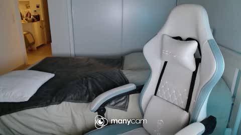 Snapshot of mrdr000 chatting on June 2026 08:35:01 PM mrdr000 online show from June 2026 08:35:01 PM