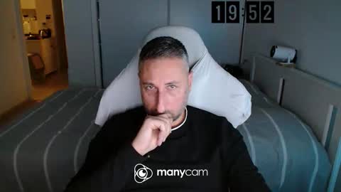 Snapshot of mrdr0o0o chatting on November 2025 06:51:02 PM mrdr0o0o online show from November 2025 06:51:02 PM