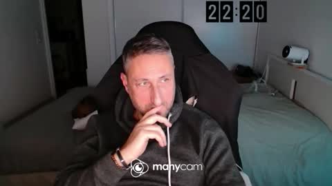 Snapshot of mrdr0o0o chatting on December 2025 09:19:02 PM mrdr0o0o online show from December 2025 09:19:02 PM