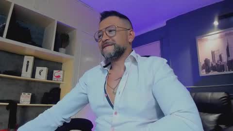 Snapshot of mrfrank_tattoo chatting on November 2025 12:28:01 PM MrFrank. online show from November 2025 12:28:01 PM