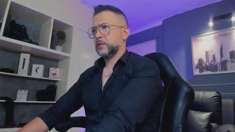 Snapshot of mrfrank_tattoo chatting on November 2025 11:32:02 AM MrFrank. online show from November 2025 11:32:02 AM