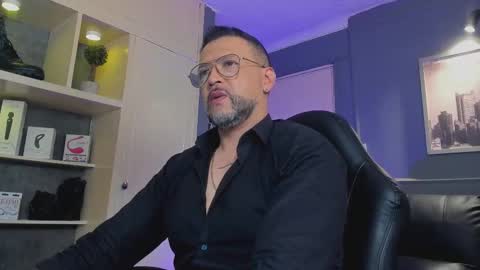 Snapshot of mrfrank_tattoo chatting on December 2025 01:49:01 PM MrFrank. online show from December 2025 01:49:01 PM