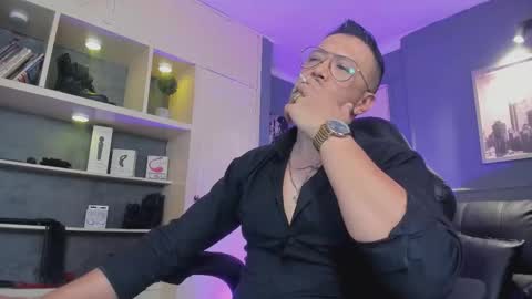 MrFrank. online show from December 2025 01:05:01 PM