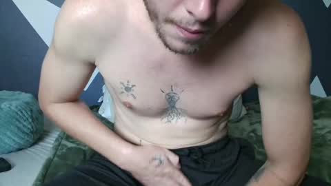 Snapshot of mrhoneybunz chatting on May 2026 01:40:01 PM mrhoneybunz online show from May 2026 01:40:01 PM